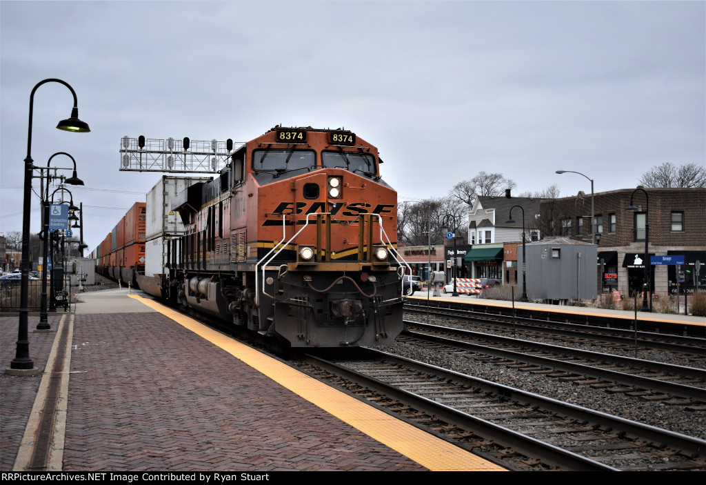 BNSF 8374